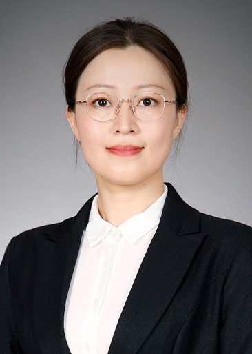 穿着西装笔挺的男子AI 生成的内容可能不正确。